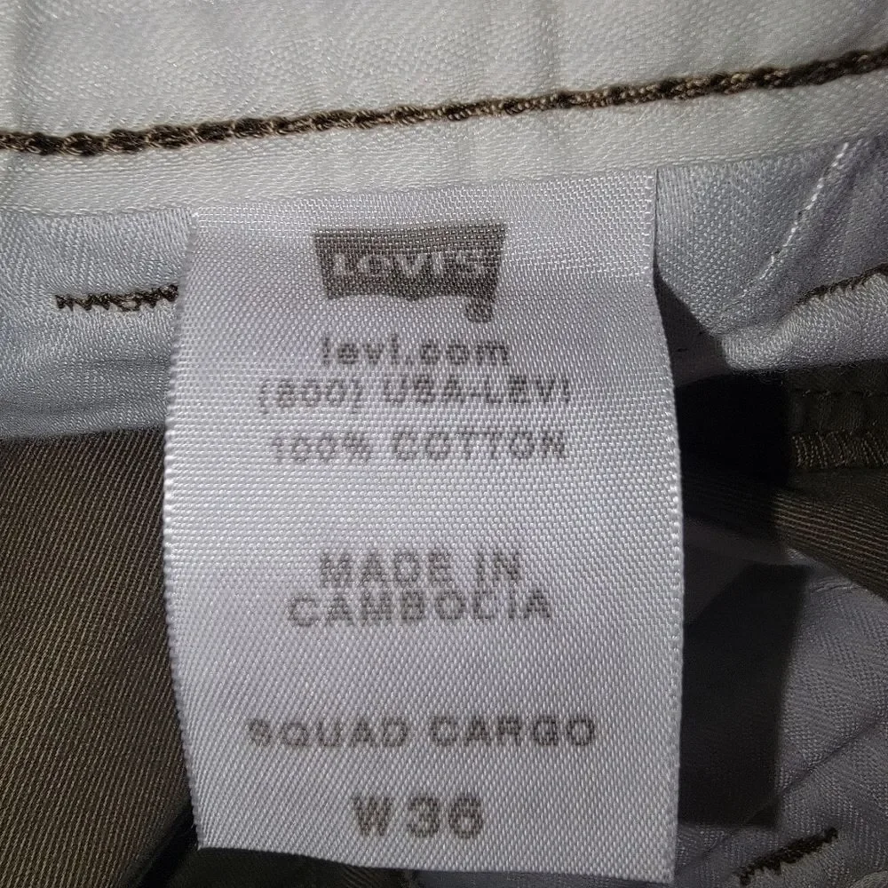 Levi's Men's khaki cargo shorts w/belt size 36